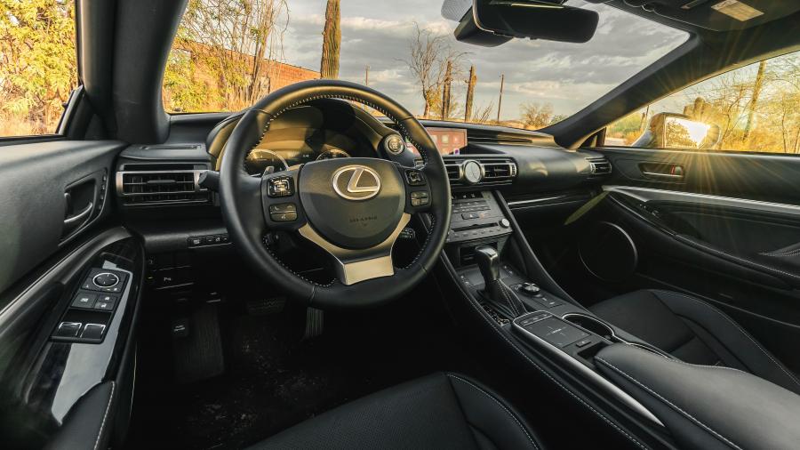 Торпедо Lexus RC350 2018 года  (NA) (фото 6 из 21)